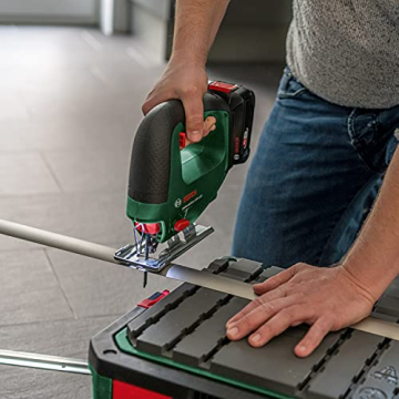 Bosch Akku Stichsäge UniversalSaw 18V-100 (ohne Akku, 18 Volt System, 2x Sägeblätter T144D, im Karton) – Amazon Edition – Testnote: sehr gut (Magazin: selbst ist der Mann) - 6